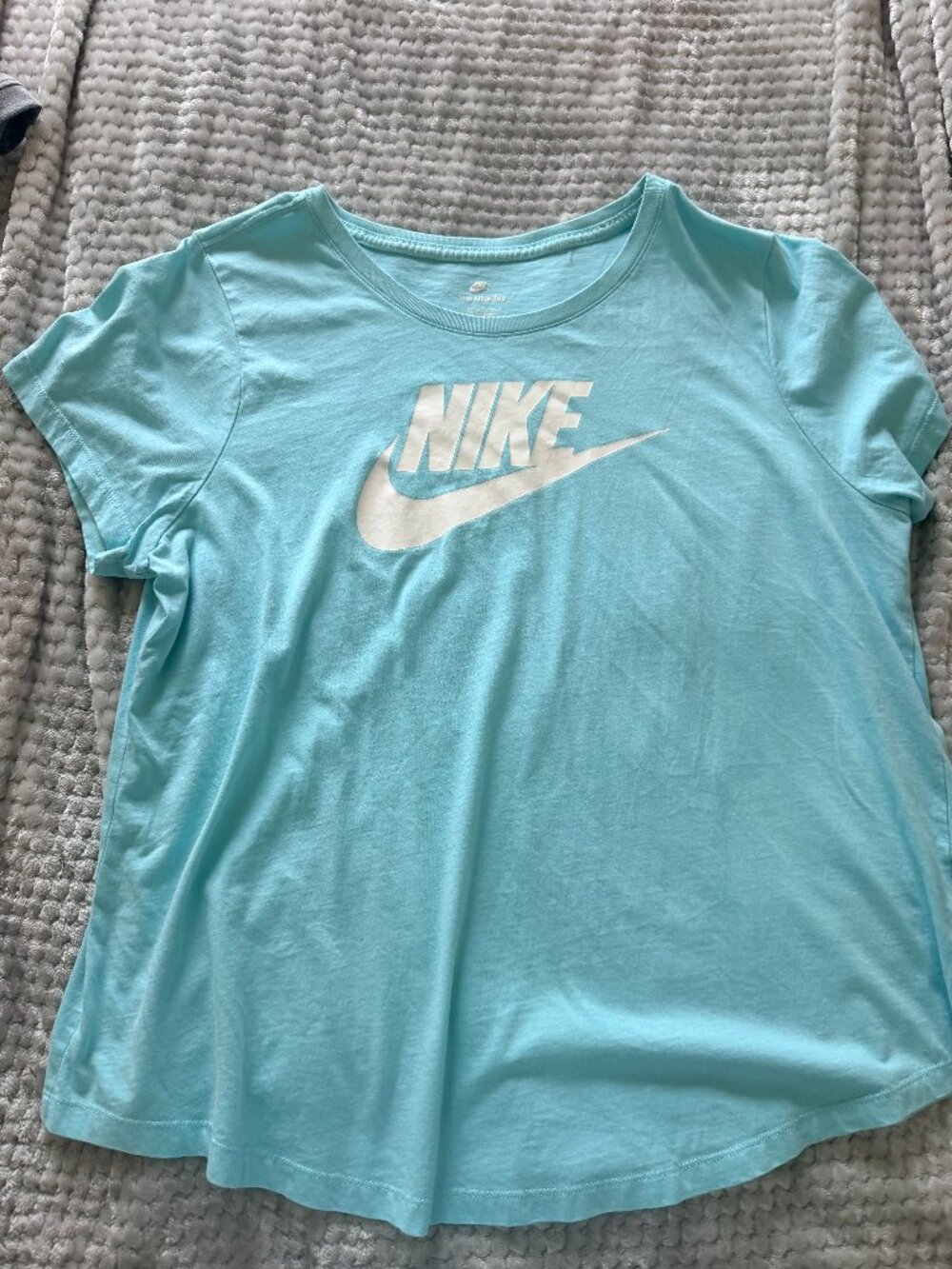 Nike Women’s Aqua Blue Graphic Logo Tee Size XL Casual Athleisure Shirt